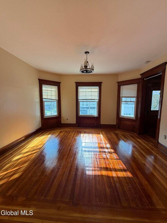 Building Photo - 737 Mason St