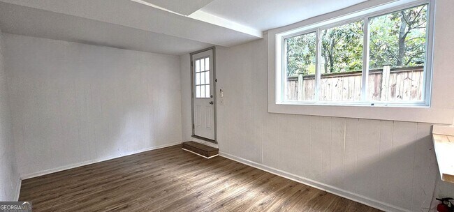 Foto del edificio - 1067 Lanier Blvd NE