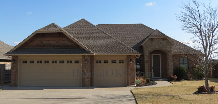 Primary Photo - Stunning 3 Bed/2 Bath with office with bea...