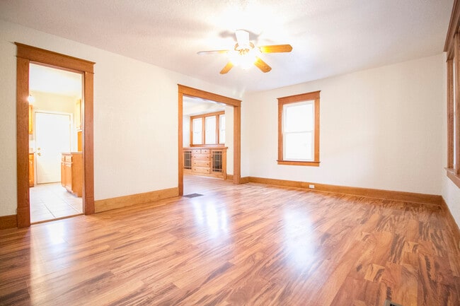 Building Photo - 4122 Fairview Dr