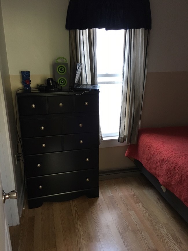 Building Photo - 605 12th Ave