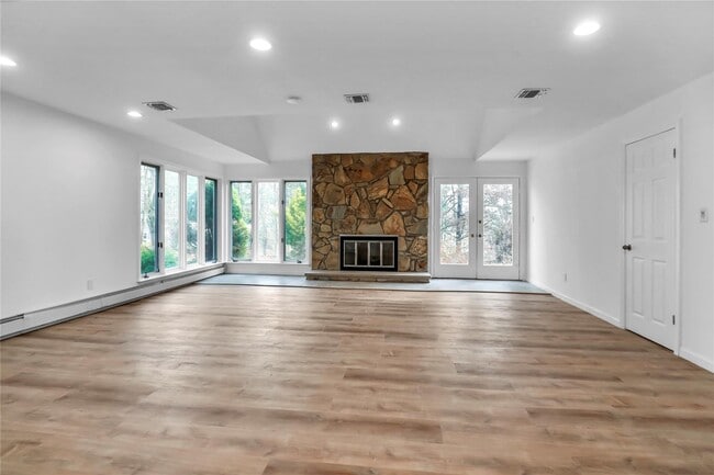 Building Photo - 11 Overlook Way