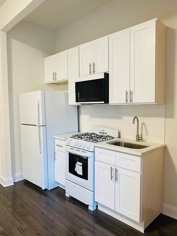 Foto principal - 42-22 Ketcham St