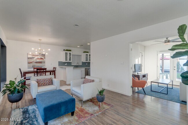 Foto del edificio - 6929 E 6th St