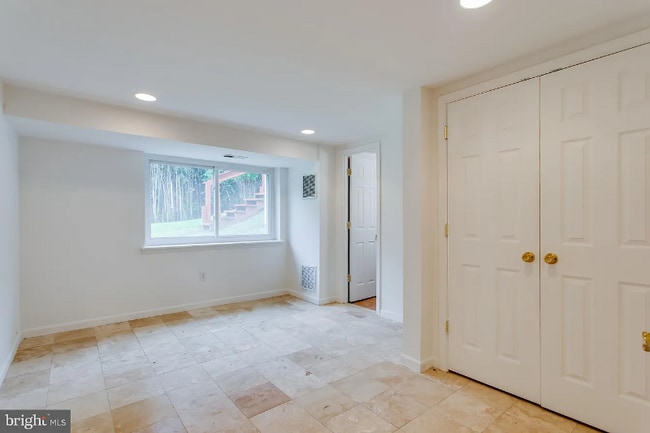 Building Photo - 301 Loureiro Ln