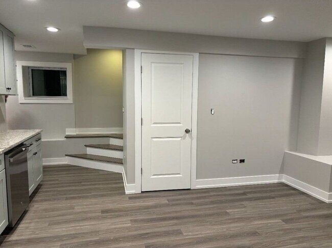 Foto del edificio - 3640 N Troy St
