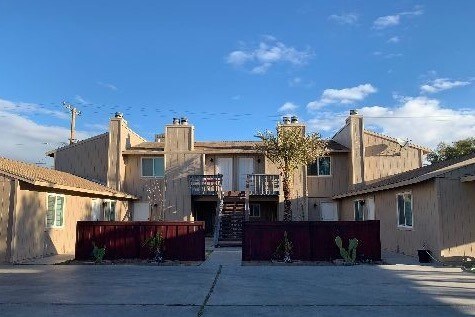 Front view - 308 W Wilson Ave