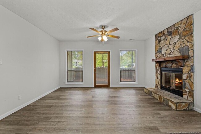 Foto del edificio - 1865 Tryon Dr