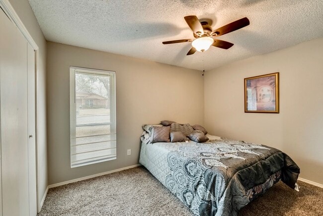 Foto del edificio - 425 Country View Ln