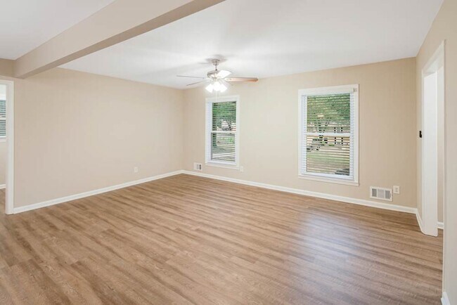 Foto del edificio - 3915 Amsbury Dr