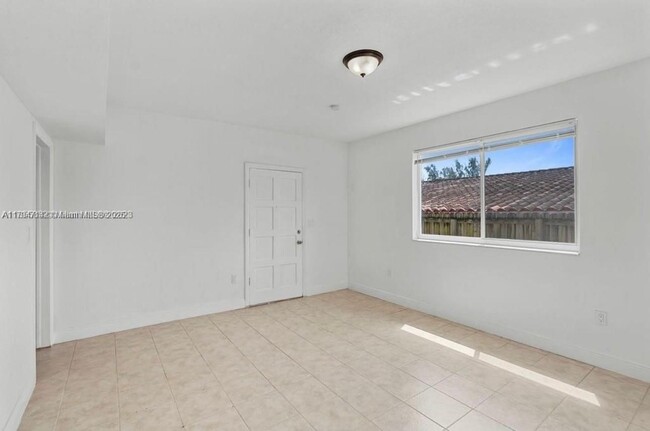 Foto del edificio - 1810 SW 70th Ave