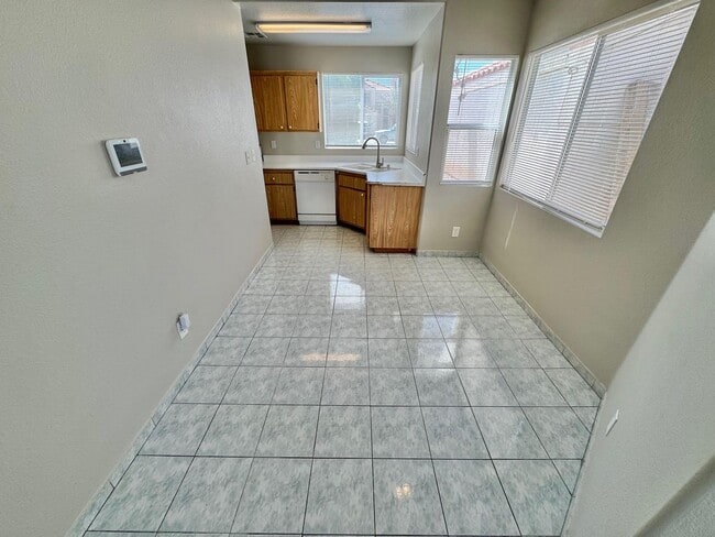 Foto del edificio - THIS PROPERTY IS A CHARMING SINGLE-STORY H...