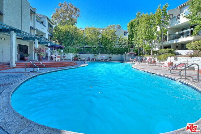 Foto del edificio - 4900 Overland Ave