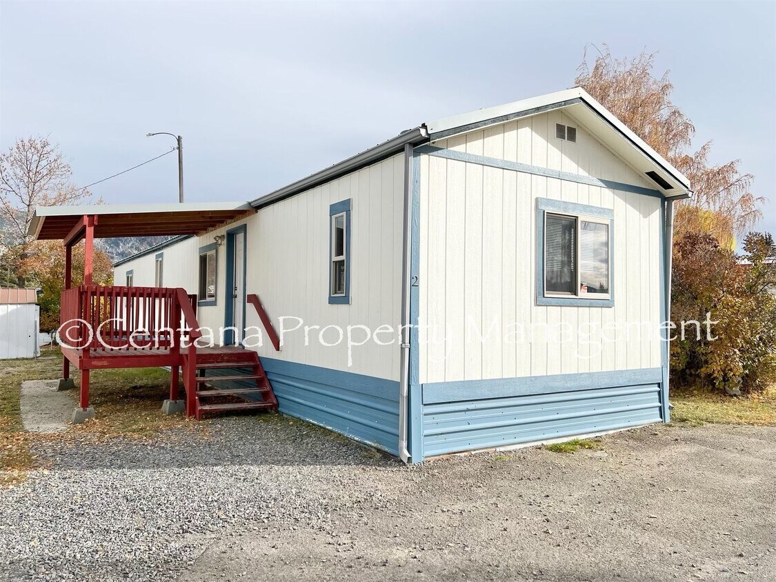 Primary Photo - 2 bedroom 2 bathroom mobile home on Cobban!