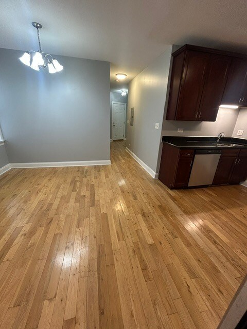 Foto del edificio - 4544 W George St