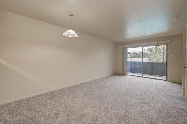 Foto del edificio - 3045 Walnut Bend Ln