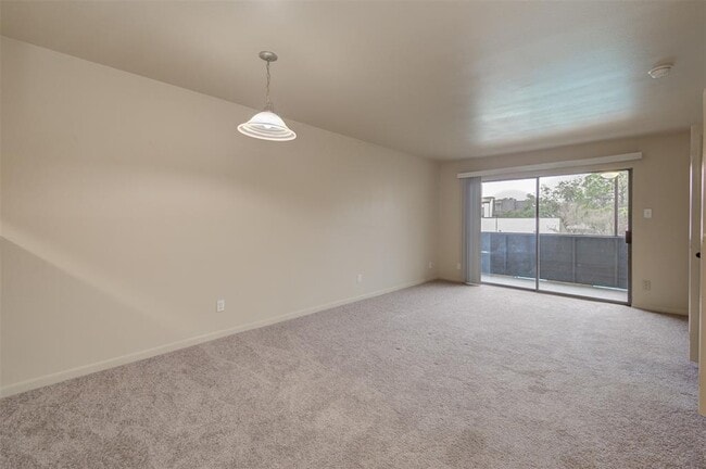 Building Photo - 3045 Walnut Bend Ln