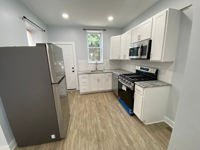 Building Photo - Newly Renovated 2 Bedroom 1 Bathroom House for Rent