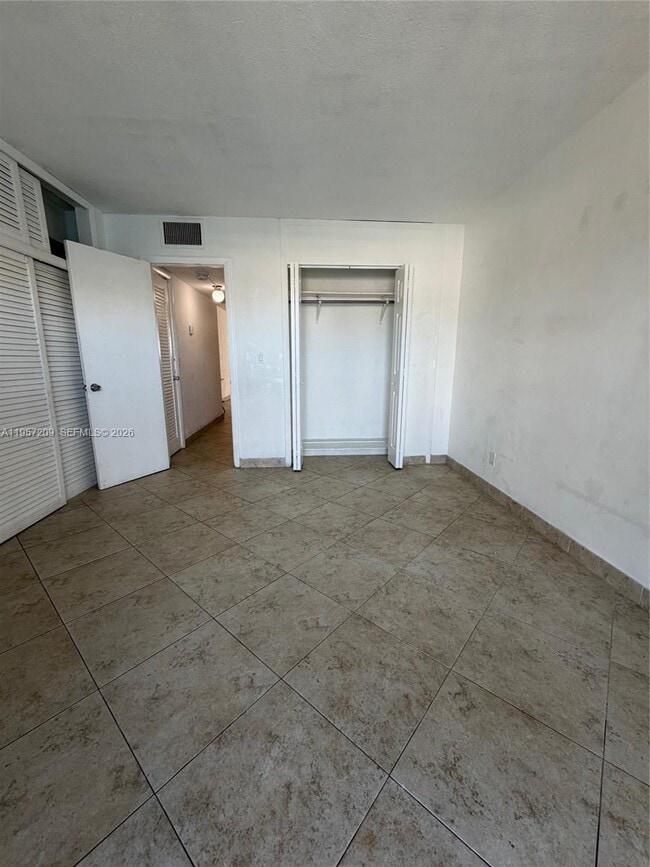 Foto del edificio - 7917 West Dr