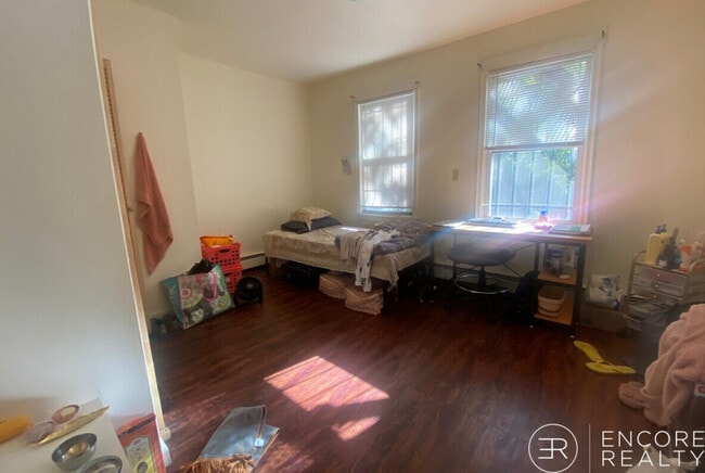 Building Photo - 1576 Tremont St