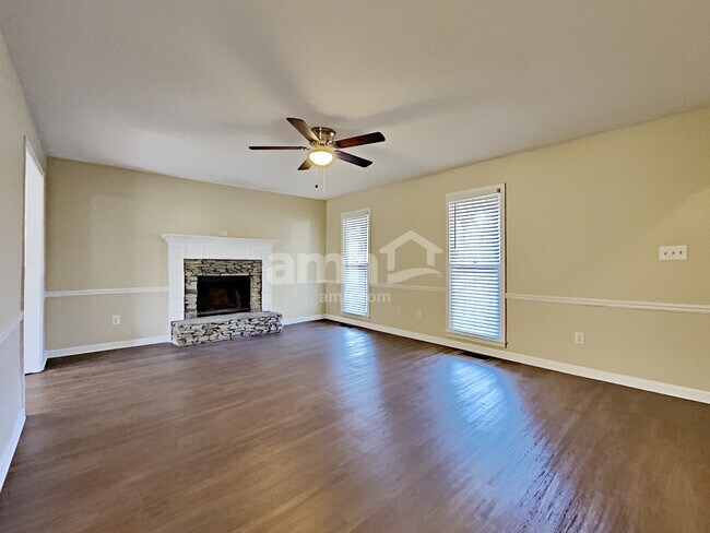 Building Photo - 34 Bell Ct