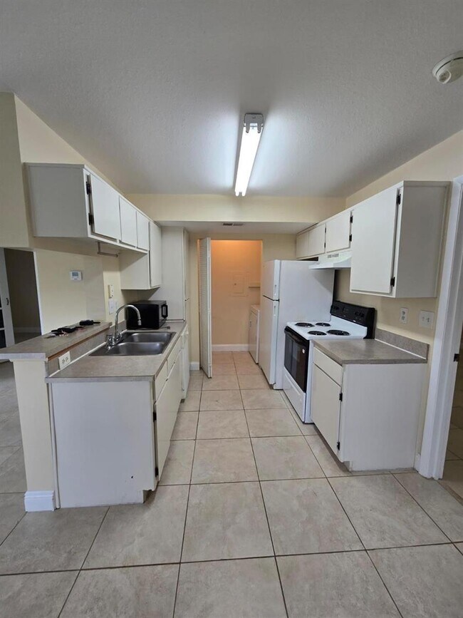Foto del edificio - 8775 NW 39th St