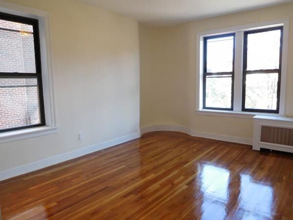 Primary Photo - 848 E 28th St