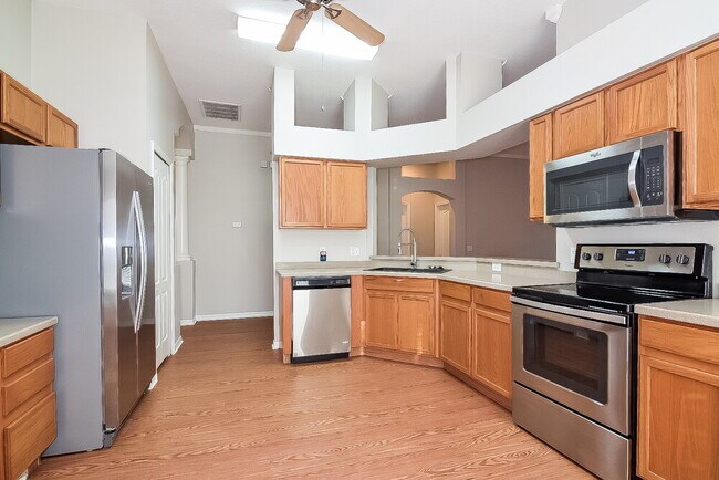 Foto del edificio - 601 Straw Lake Dr