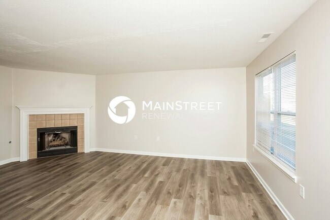 Foto del edificio - 4 Bedroom Pet-Friendly Home in Indianapolis, IN with Main Street Renewal