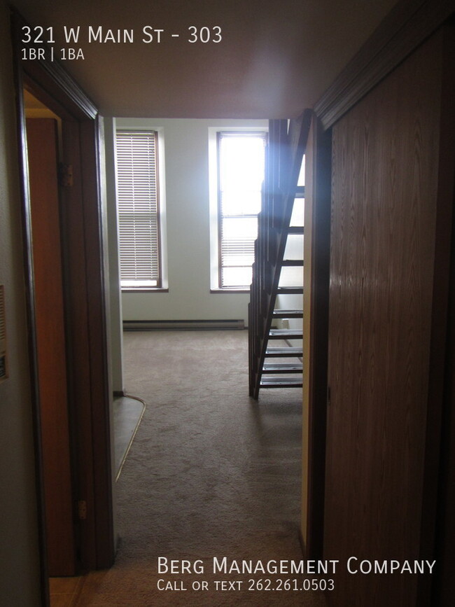 Building Photo - Large one bedroom downtown Waukesha