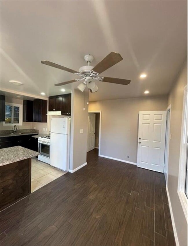 Building Photo - 590 W 3rd St