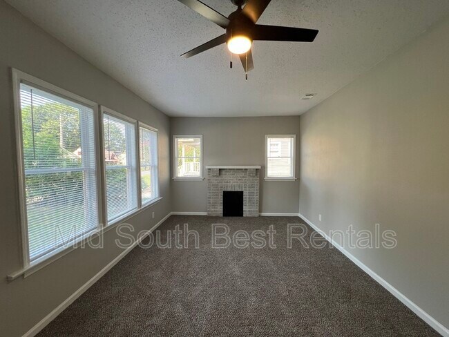 Foto del edificio - 2592 Larose Ave