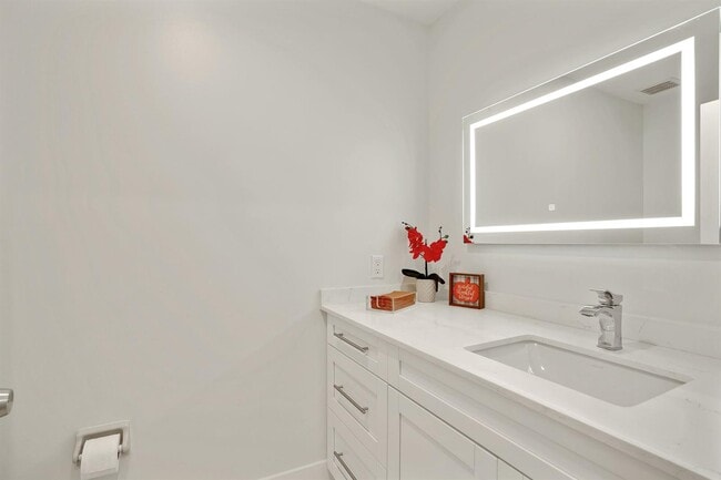 Building Photo - 3961 Adra Ave