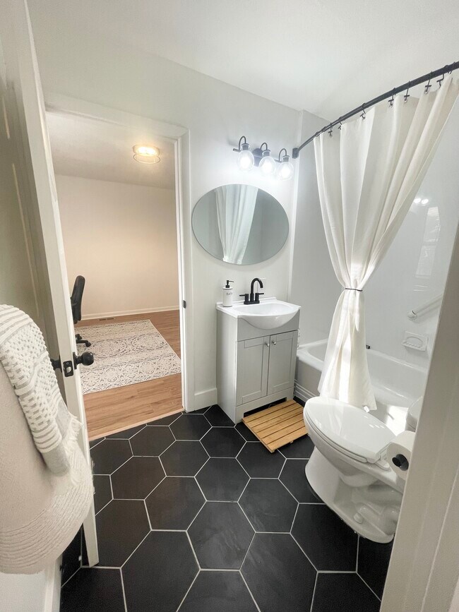 Foto del edificio - 1503 Rogers St