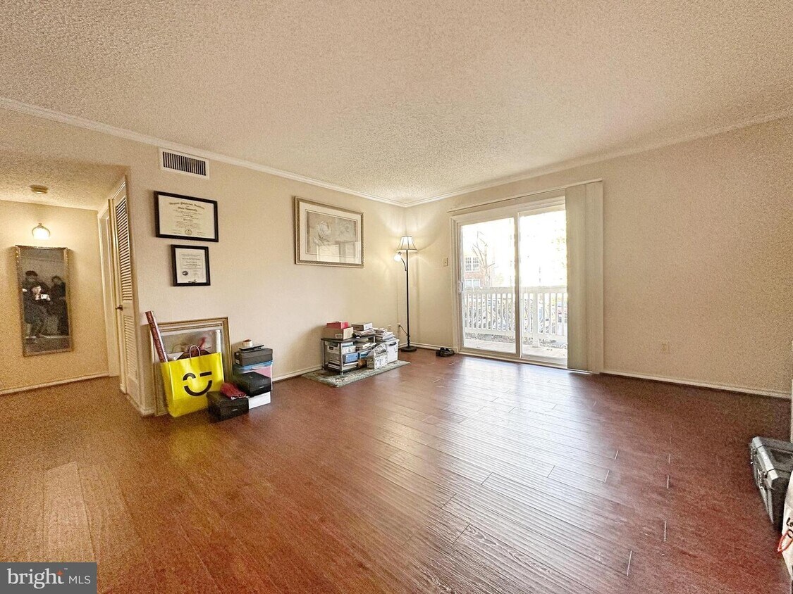 1523 Lincoln Way Unit 104, McLean, VA 22102 Room for Rent in McLean, VA