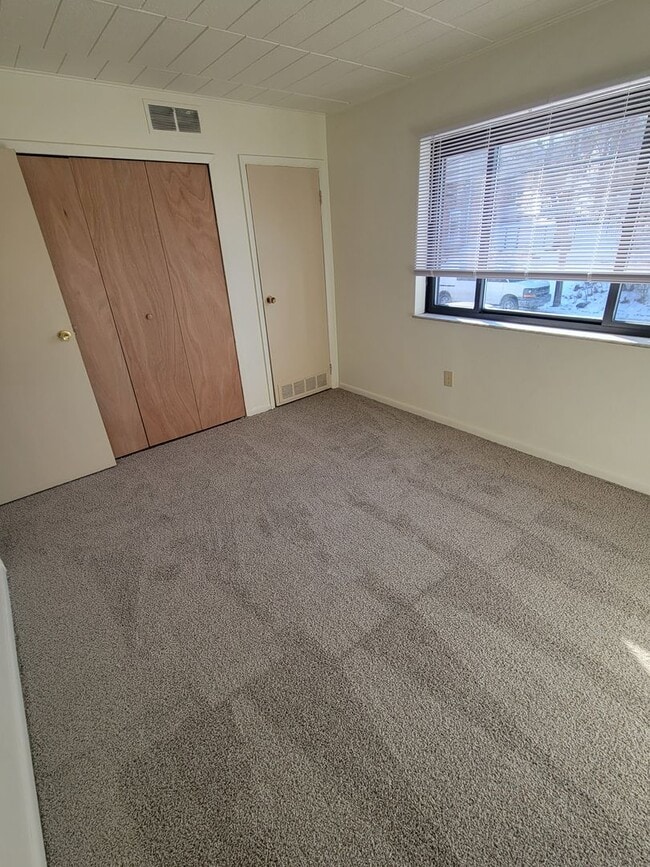 Interior Photo - Crafton Apartments