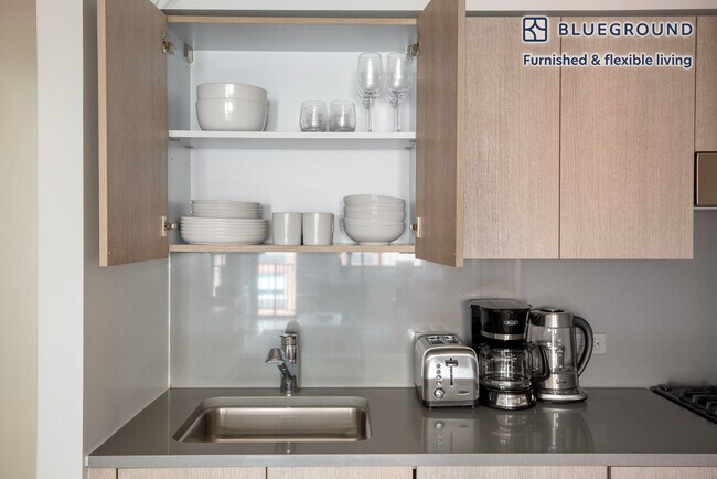 Building Photo - 101 W 15th St