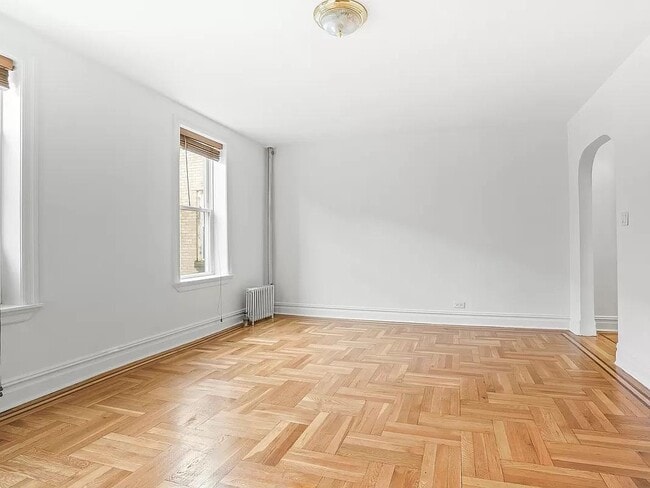 Building Photo - 811 Walton Ave