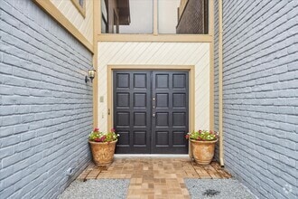 Building Photo - 5809 Dolores St