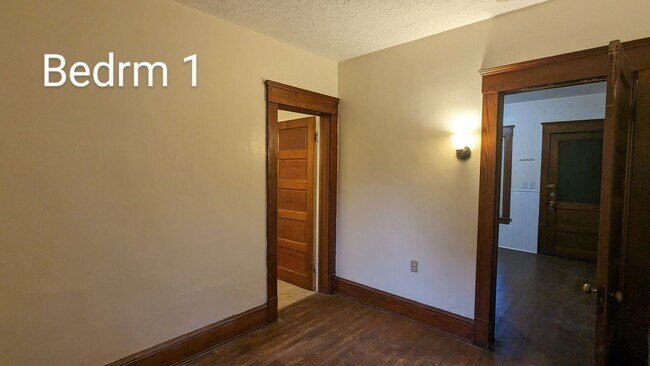 Foto del edificio - 3801 Mapledale Ave