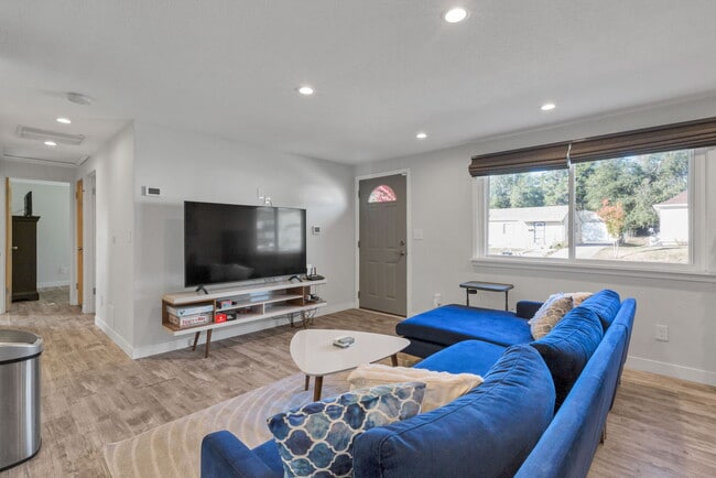 Building Photo - 940 Quitman St