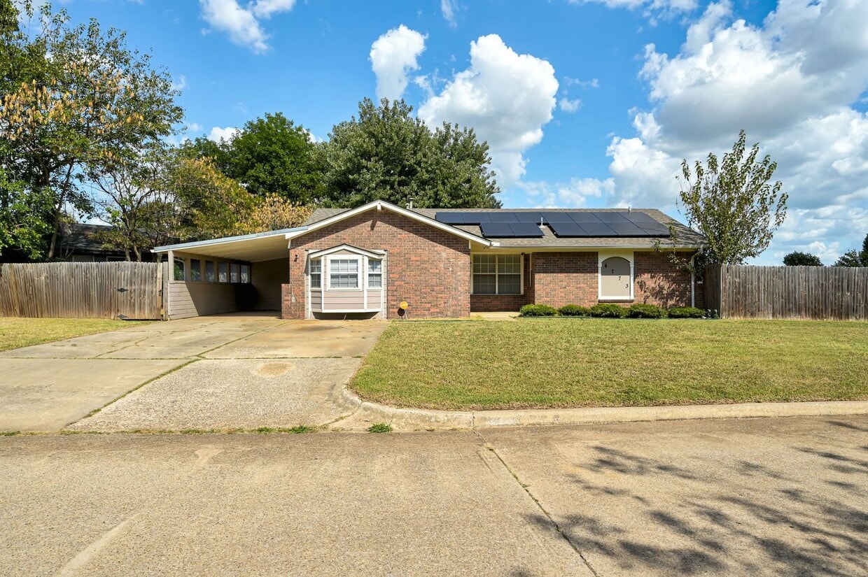 Corner-Lot Charmer Near Tinker AFB | Solar... - Corner-Lot Charmer Near Tinker AFB | Solar...