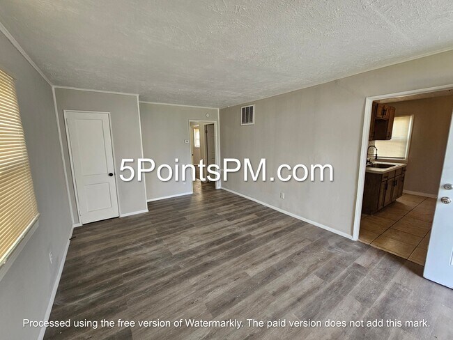 Foto del edificio - 4332 E 143rd St