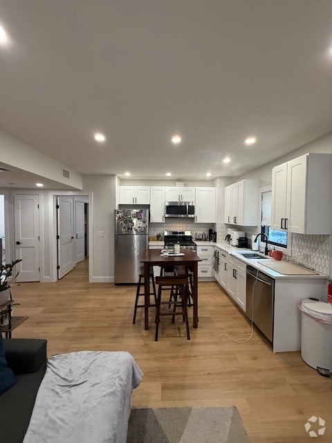 Building Photo - 42 Outwater Ln