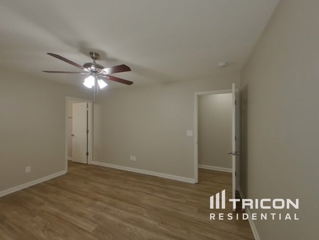 Foto del edificio - 1312 Waverly Pl Dr
