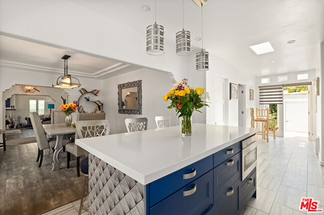 Foto del edificio - 2216 Kerwood Ave