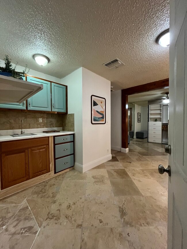 Foto del edificio - 22837 Vose St