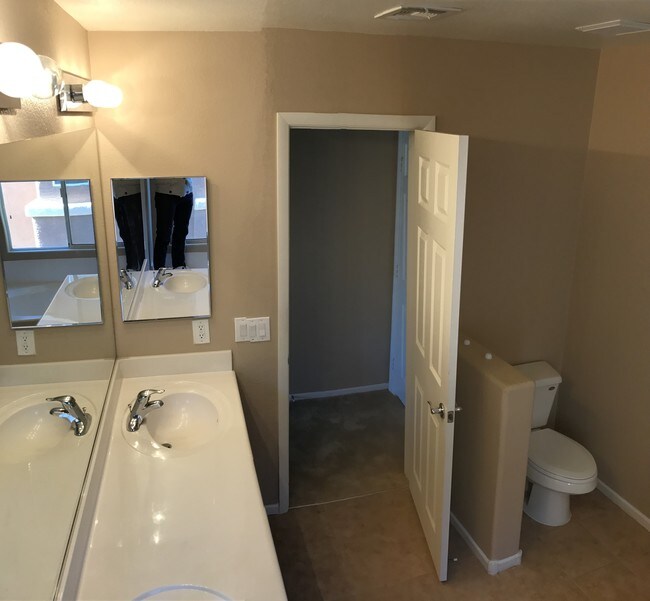 Baño principal - 9160 Dutch Oven Ct