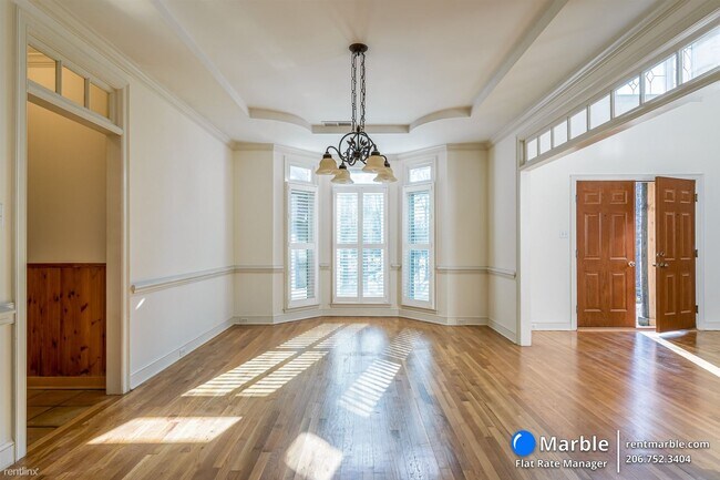 Foto del edificio - 4 br, 3.5 bath House - 1124 Timberlake Dr E