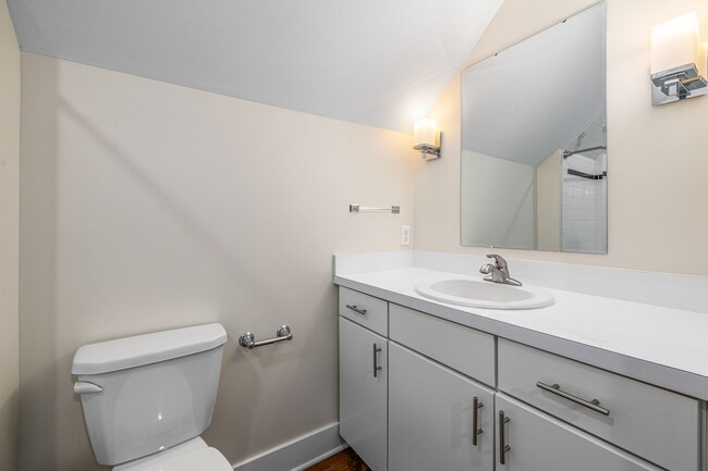 Foto del edificio - Immediate Move In Remodeled 3 Bed in Eastown